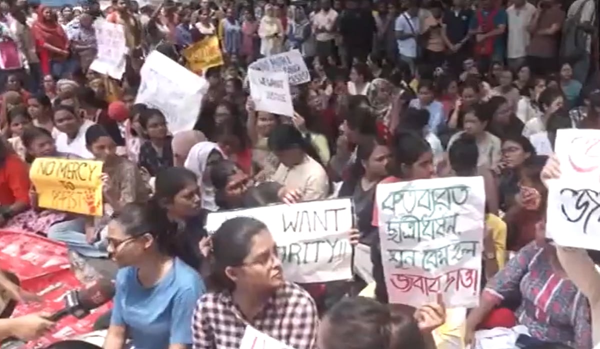 X/@ANI : Protests over the trainee doctor's death in Kolkata | 